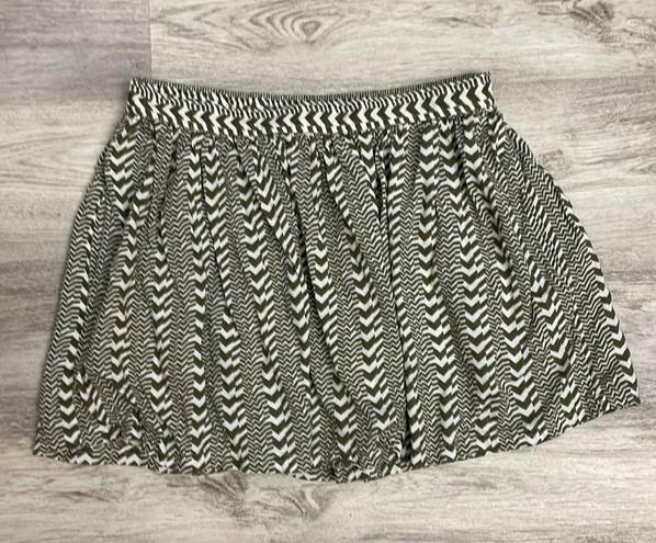 American Eagle Green & White Aztec Stripes Print Circle Mini Skirt Size Medium