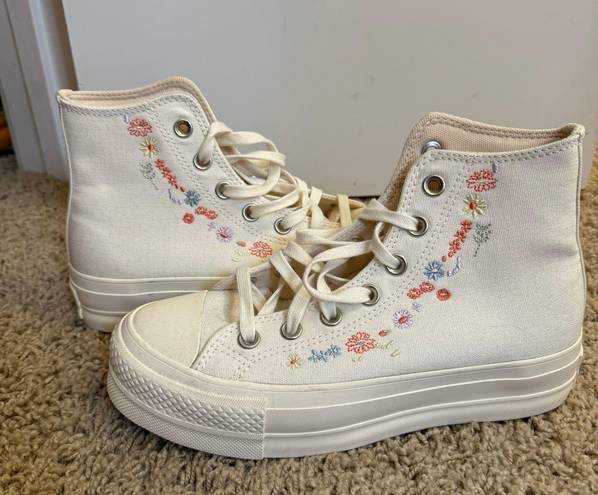 Converse  Chuck Taylor All Star Lift Platform 'Embroidered Floral 