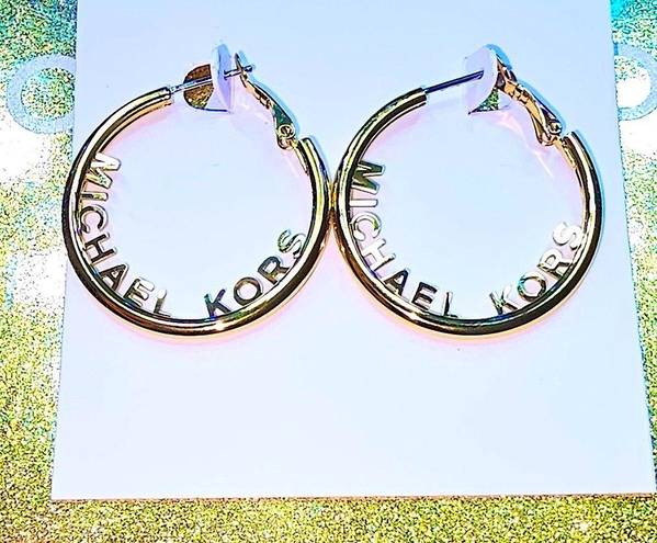 Michael Kors  | GOLD TONE MEDIUM SIZE LOGO HOOP EARRINGS