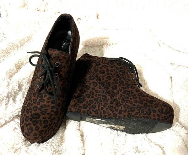 Forever 21  Platform Lace Up Wedged Booties Leopard Size 8