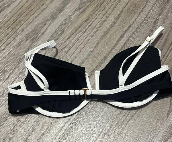 No Boundaries Super Cute Black And Whit Swimsuit 