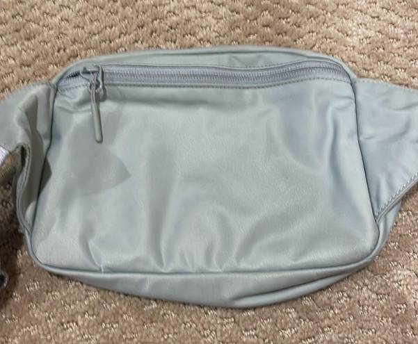 Lululemon Gray 2L Belt Bag