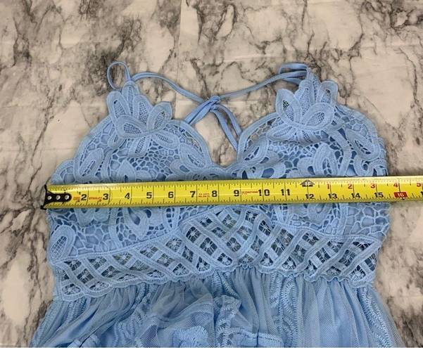 Embroidery Floral Mesh Overlay Lace detail Maxi Dress Blue size Medium