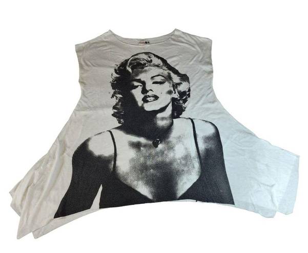 Marilyn Monroe  Womens Top Ingear Size Medium Shark Bite Hem Short Cap Sleeve