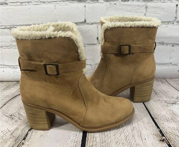 American Eagle Women's Faux Suede
Sherpa Ankle Bootie Size 9