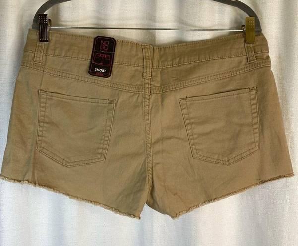 No Bo  Juniors (women’s) Beige Khaki Shorts NEW size 15