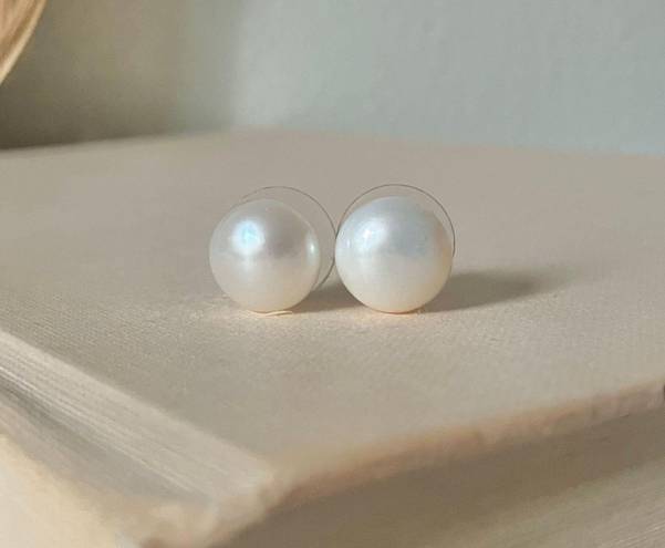 Vintage “Hannah” Coin Pearl Stud Earrings White Neutral Minimal Classic Simple Jewelry