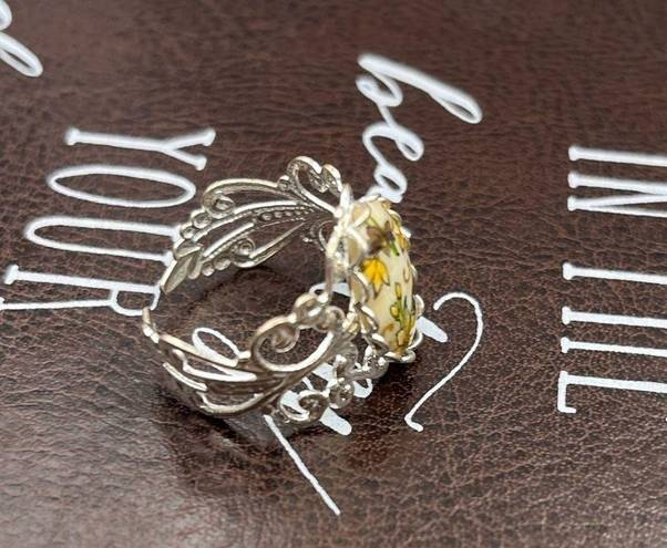 Daisy Vintage 1970s Yellow  Brown Leaf Cabochon Boho Adjustable Silver Tone Ring