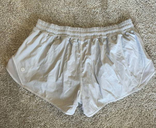 Lululemon White Hotty Hot 2.5” Shorts