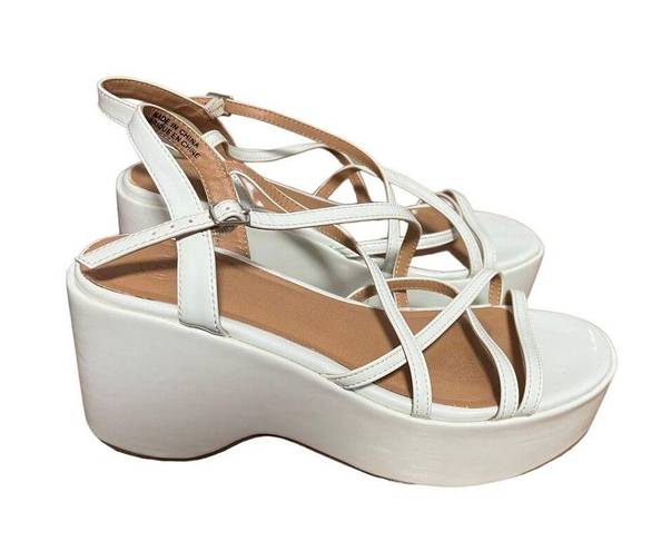 Urban Outfitters  Lizzy Strappy Platform Sandal