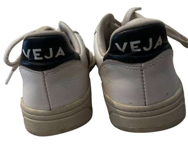 VEJA V-10 Extra White Black Low Top Casual Size US 6 Sneakers.