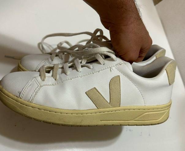 VEJA  URCA CWL White Butter Leather Unisex Sneakers Size W-11 M-9.0