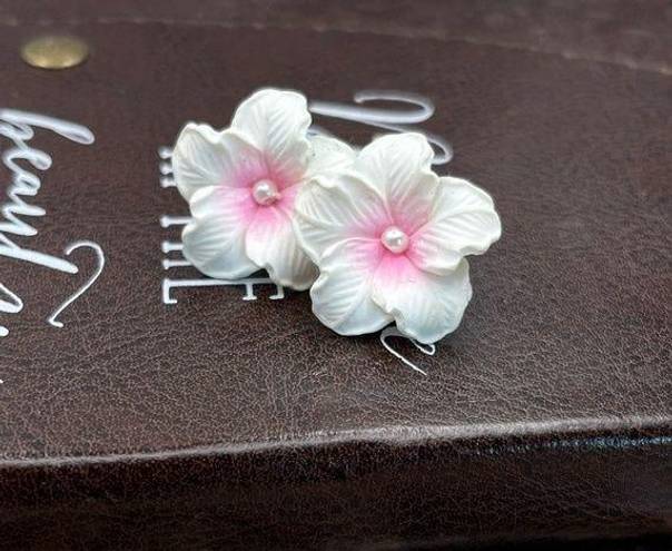 Daisy Vintage White  Bohemian Stud Earrings