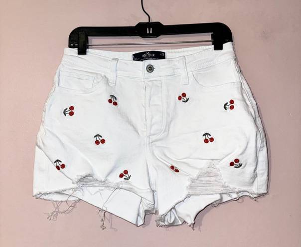 Hollister White Cherry Embroidered Curvy High Rise Mom Short 3” Size 9 NWOT!