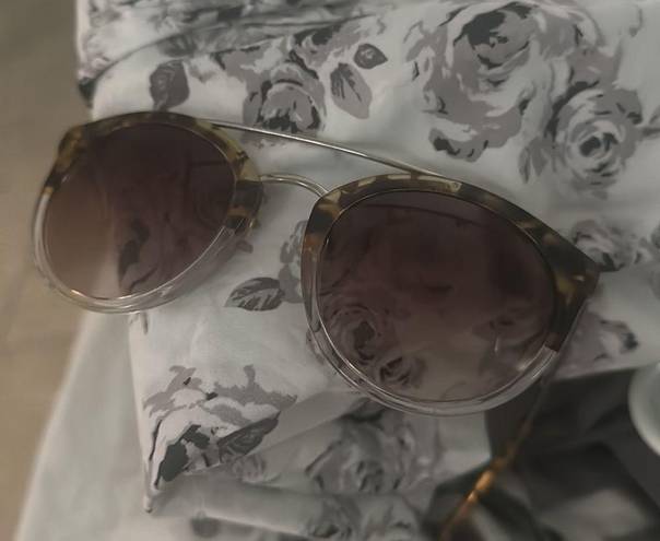 Oscar de la Renta sunglasses