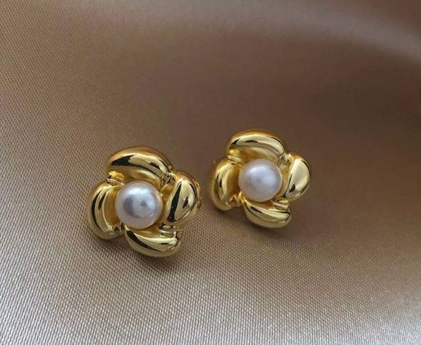 18K Gold Plated White Pearl Stud Earrings for Women