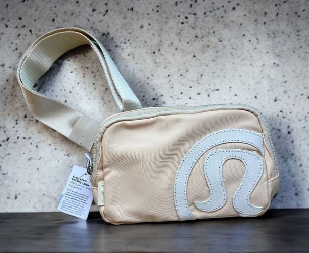 Lululemon Everywhere Belt Bag NWT