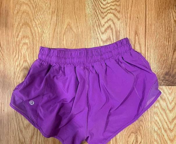 Lululemon Hotty Hot Low-Rise Lined Short 2.5