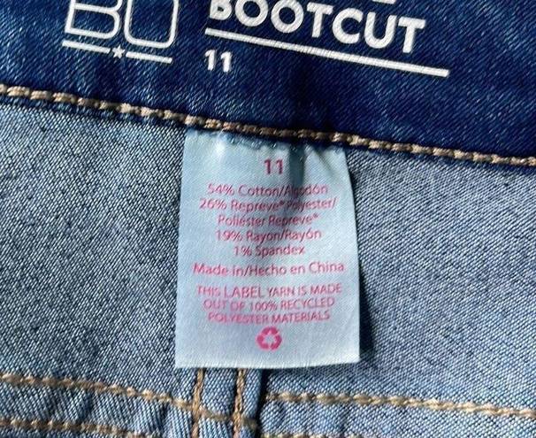 No Bo NWT  mid rise bootcut jeans.  Size 11.