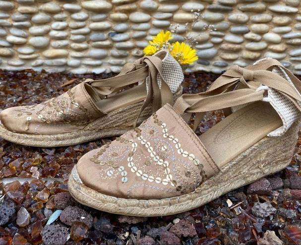 Hot Kiss  SPARKLY GOLD WEDGE HEEL ESPADRILLES Sz 7 with wrap around tie straps.