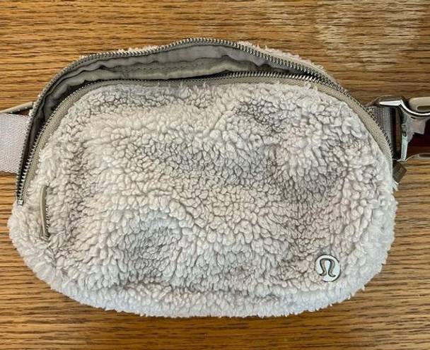 Lululemon Sherpa  Belt bag