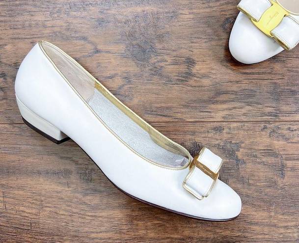 Salvatore Ferragamo Ferragamo • vintage Vara Bow Shoes cream white gold  pumps low heel 90s classic