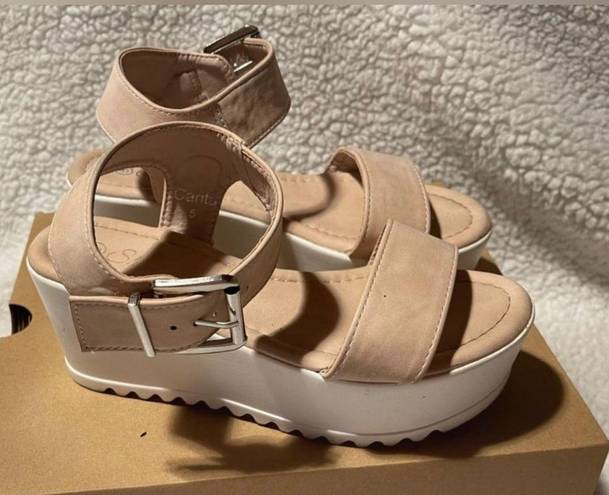 Suede nude platforms Size 5