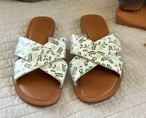 Jack Rogers  Sloane X-band Daisy Print Slip On Sandals 8.5 Tuckernuck summer