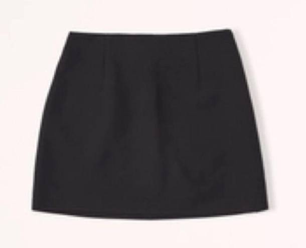 Abercrombie & Fitch  Menswear Mini Skirt Black Size Medium Pockets Pleats