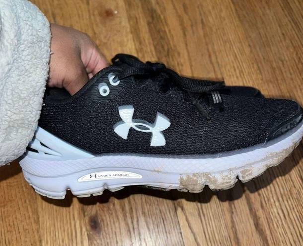 Under Armour Sneakers