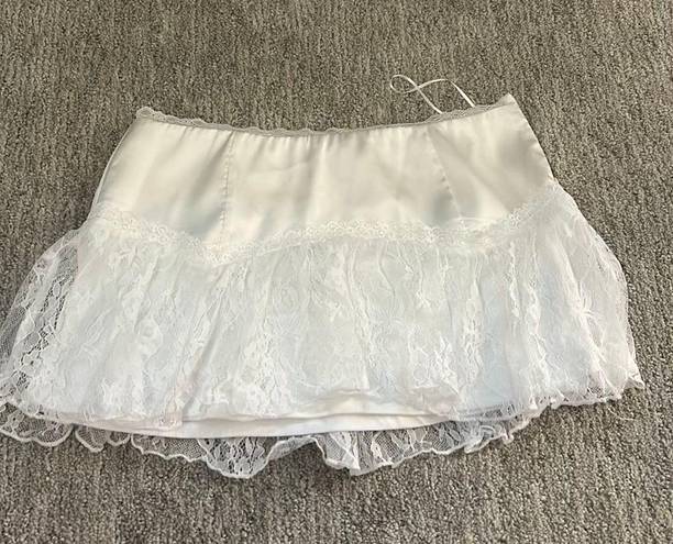 White lace skirt