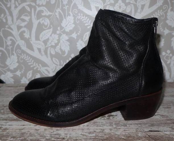 Isola Sancia Perforated Leather Zip-Up Ankle Booties Sz 9