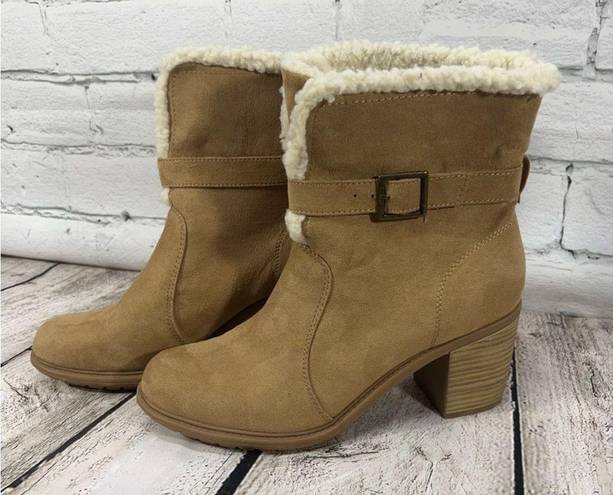 American Eagle Women's Faux Suede
Sherpa Ankle Bootie Size 9