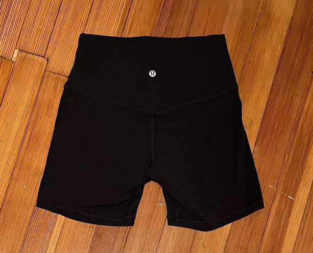 Lululemon Wunder Train High-Rise Short 6”