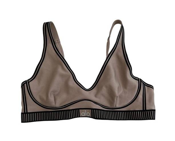 Alo Yoga  - Airlift Line Up Sports Bra & High Waist Suit Up Leggings in Brown