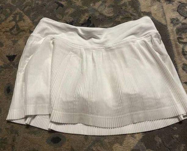 Lululemon Women’s  pleated skirt size 6 white