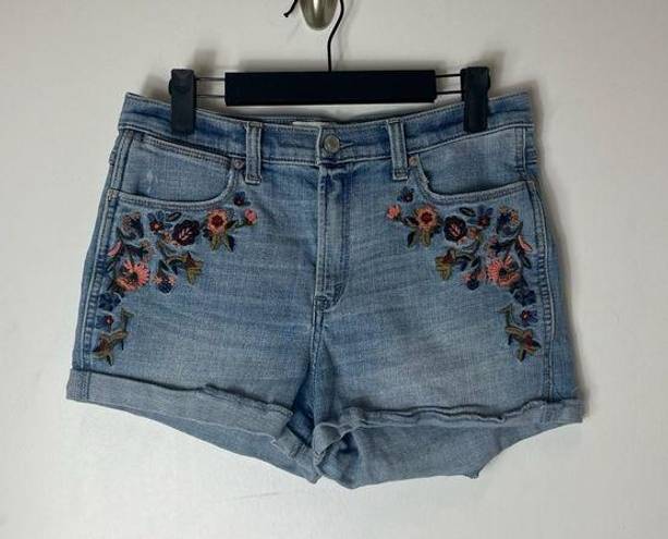 Abercrombie & Fitch  Floral Embroidered High Rise Shorts Size 8