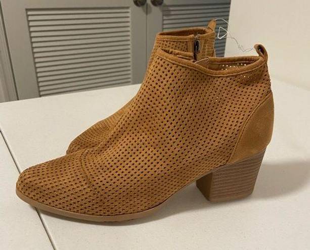 Qupid NWT |  women’s tan mesh boots — size 8