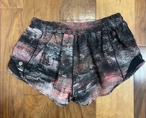 Lululemon  Hotty Hot II 2.5” shorts!