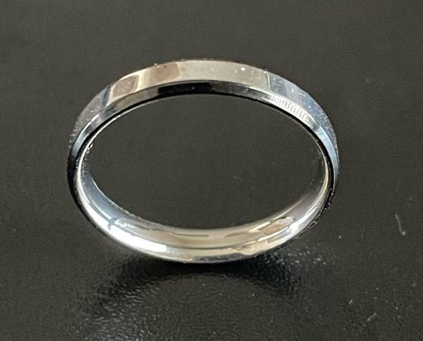 Edge 3mm black  silver ring size 8