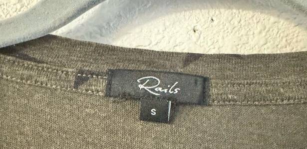 Rails  Cara Sage With Black Stars V Neck T Shirt Linen Lyocell Blend Green small