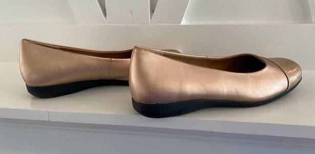 Comfortview Womens Comfort View Golden Metallic Flats w/Gold Toe sz 10.5 excellent condition