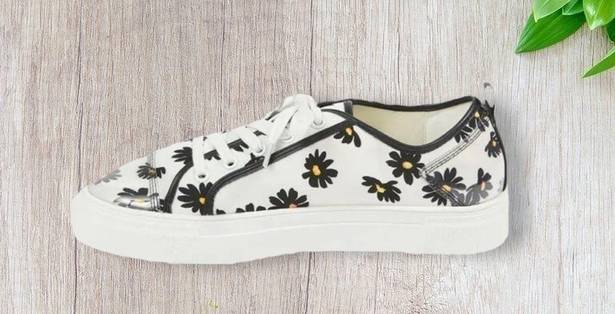 Daisy Bravo  Sneakers by Matisse 8.5