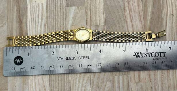 Seiko  Ladies Watch Vintage Gold Tone Bracelet Gold Tone Oval Dial