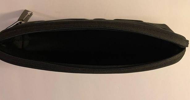 SKIMS  NWT Large Black Neoprene Makeup/Travel Bag w Embossed Logo