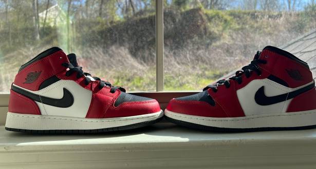 Nike Air Jordan 1 Chicago Mid