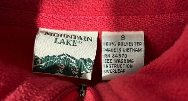 Mountain Lake Woman’s monogrammed pullover -E