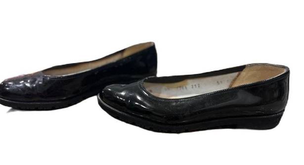 Salvatore Ferragamo vintage  black patent leather flats size 5.5