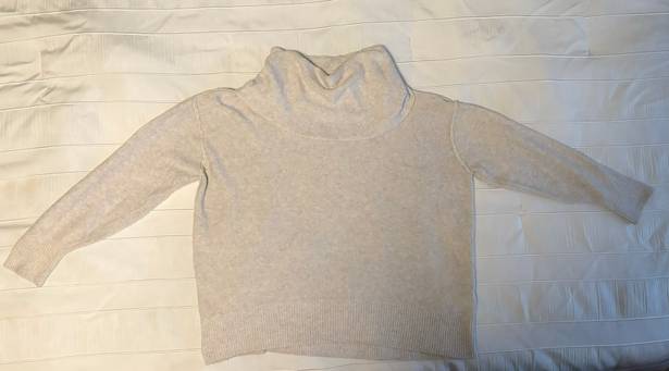 American Eagle Outfitters Sweater