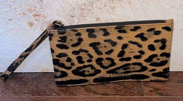 Tahari  Women’s Leopard Animal Print Wristlet